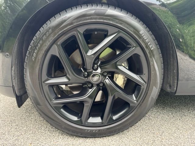 Used 2025 Santorini Black Metallic Land Rover SE image 2