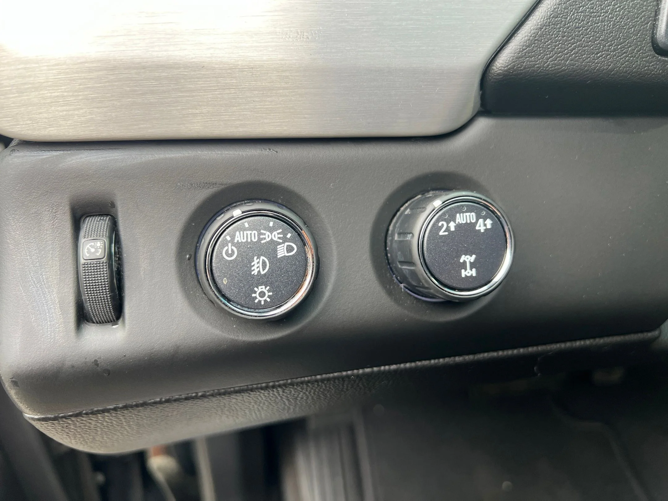 Used 2020 Black GMC SLT image 28