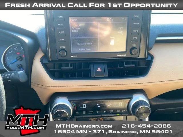 2022 Toyota RAV4 LE - Photo 12
