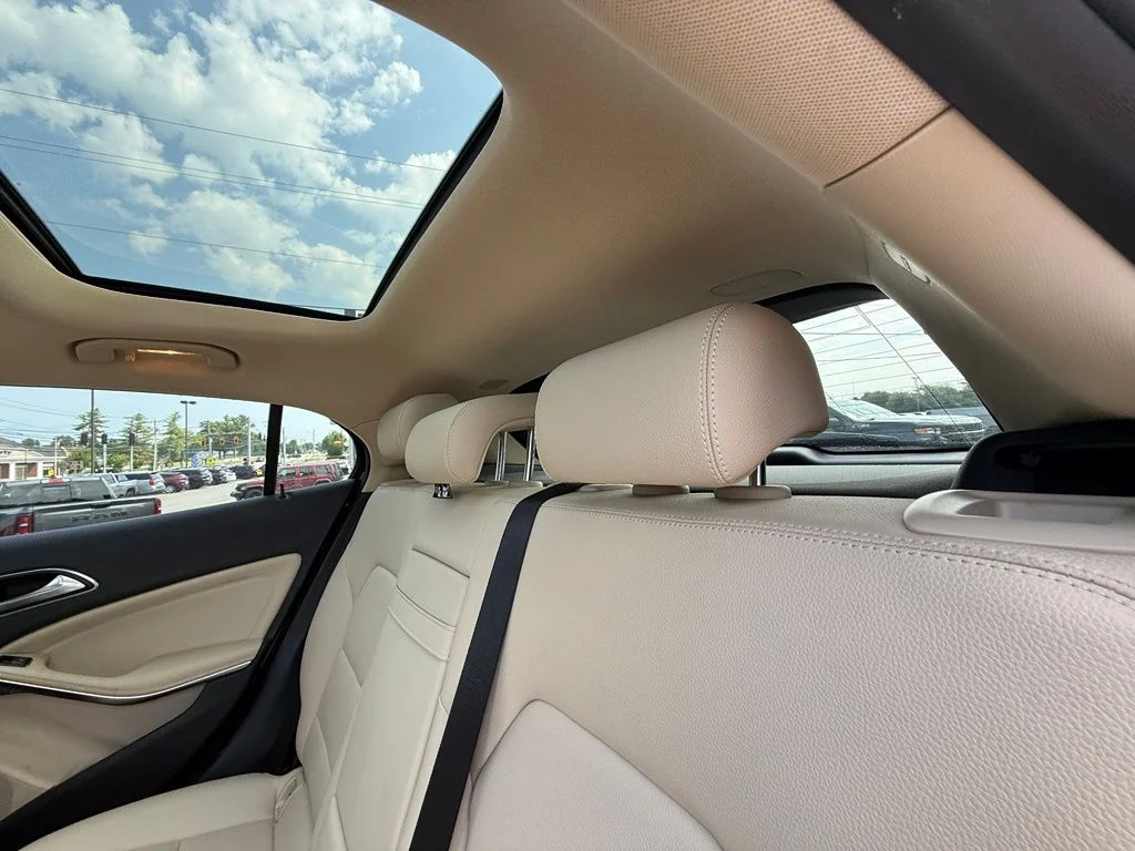 Used 2019 Black Mercedes-Benz GLA 250 image 24