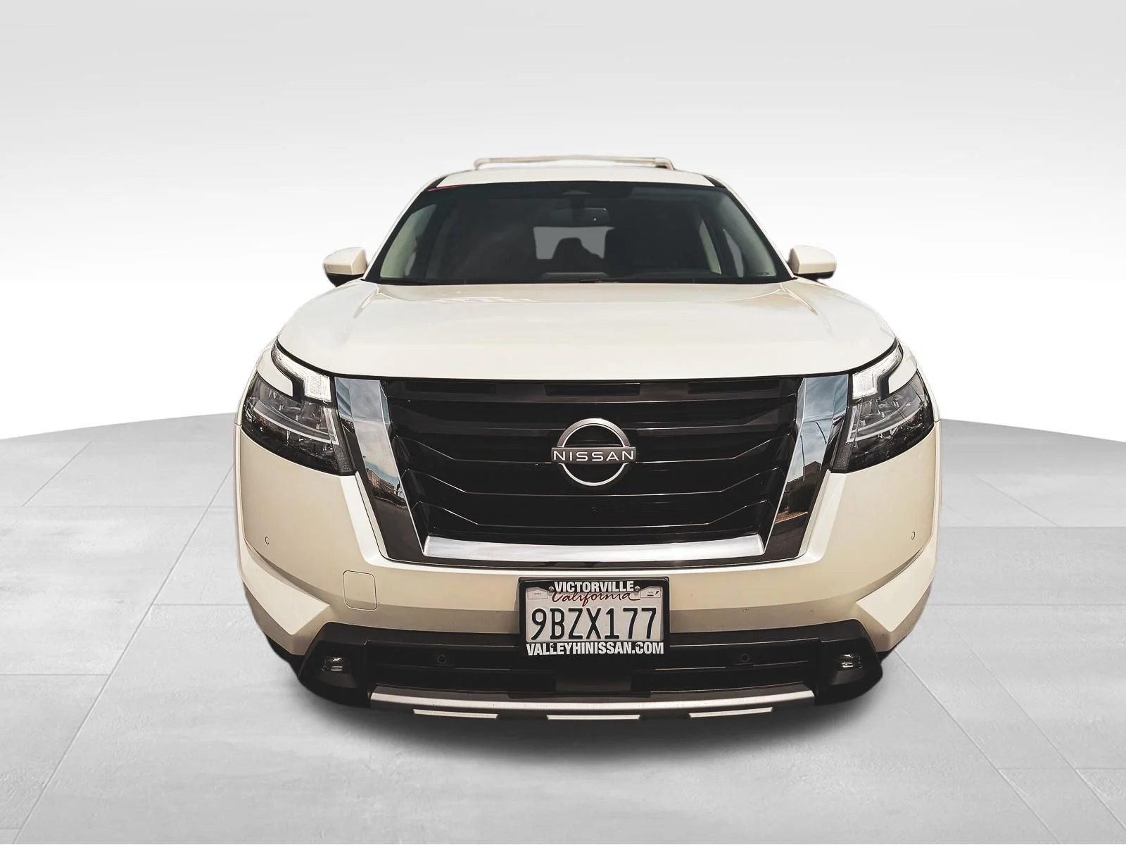Used 2022 White Nissan SL image 2