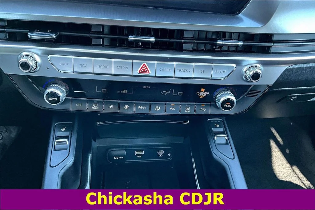 Used 2025 White Kia S image 15