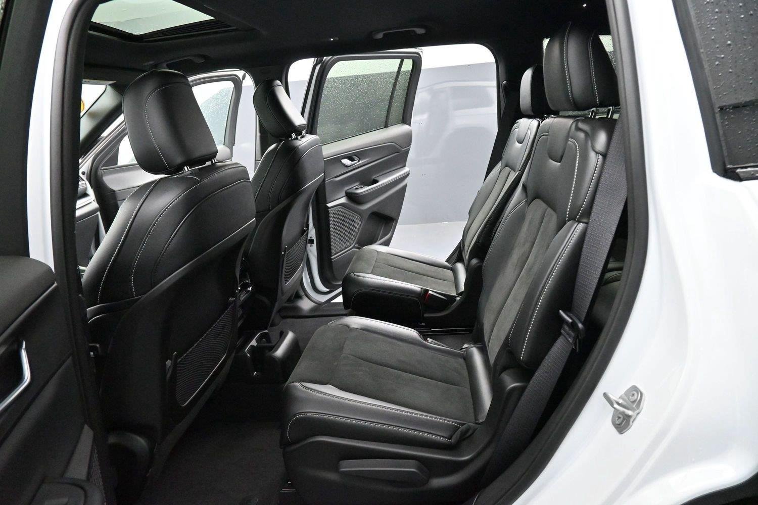 Used 2024 Bright White Clearcoat Jeep Altitude X image 30