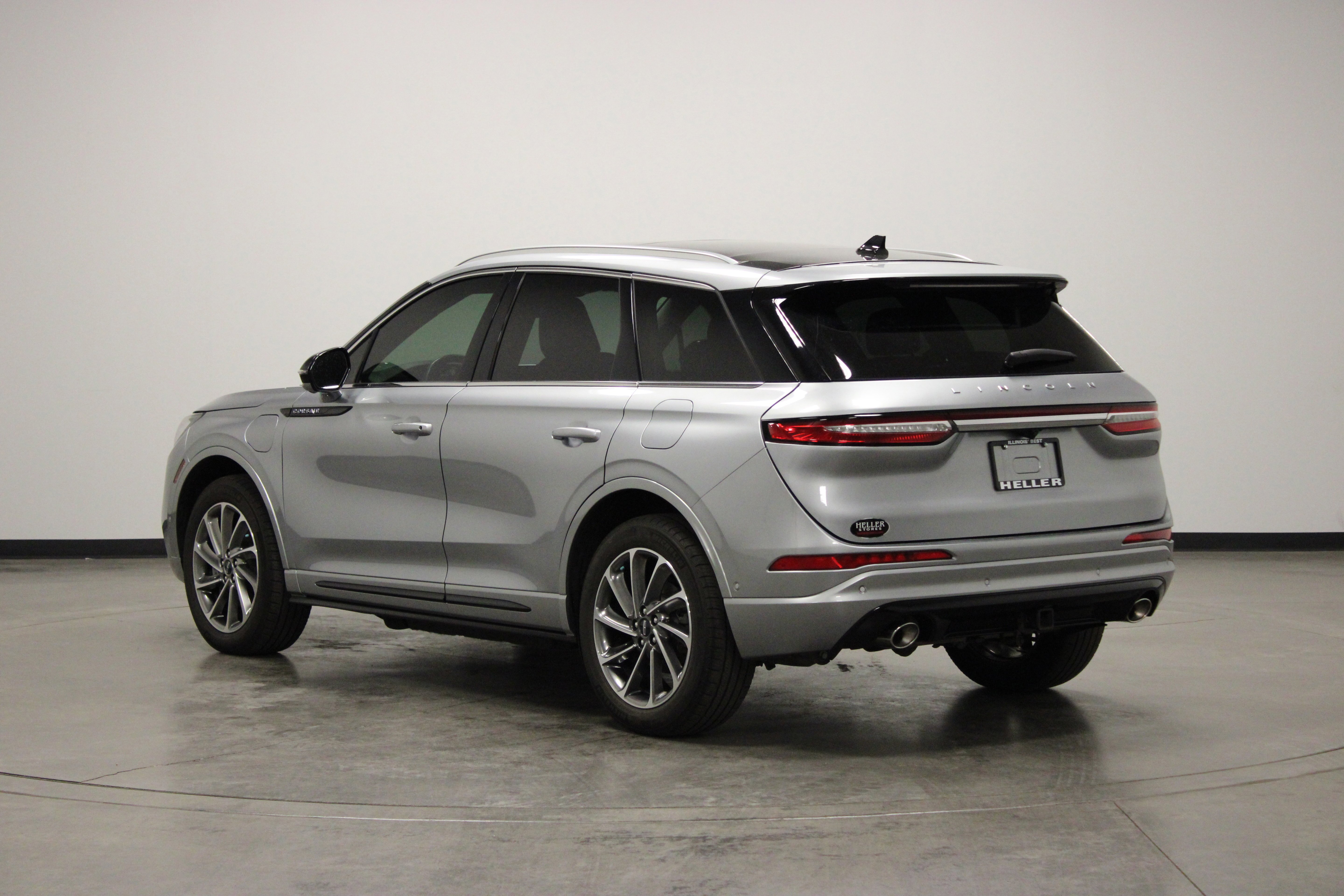 Used 2022 Silver Radiance Metallic Clearcoat Lincoln Grand Touring image 6