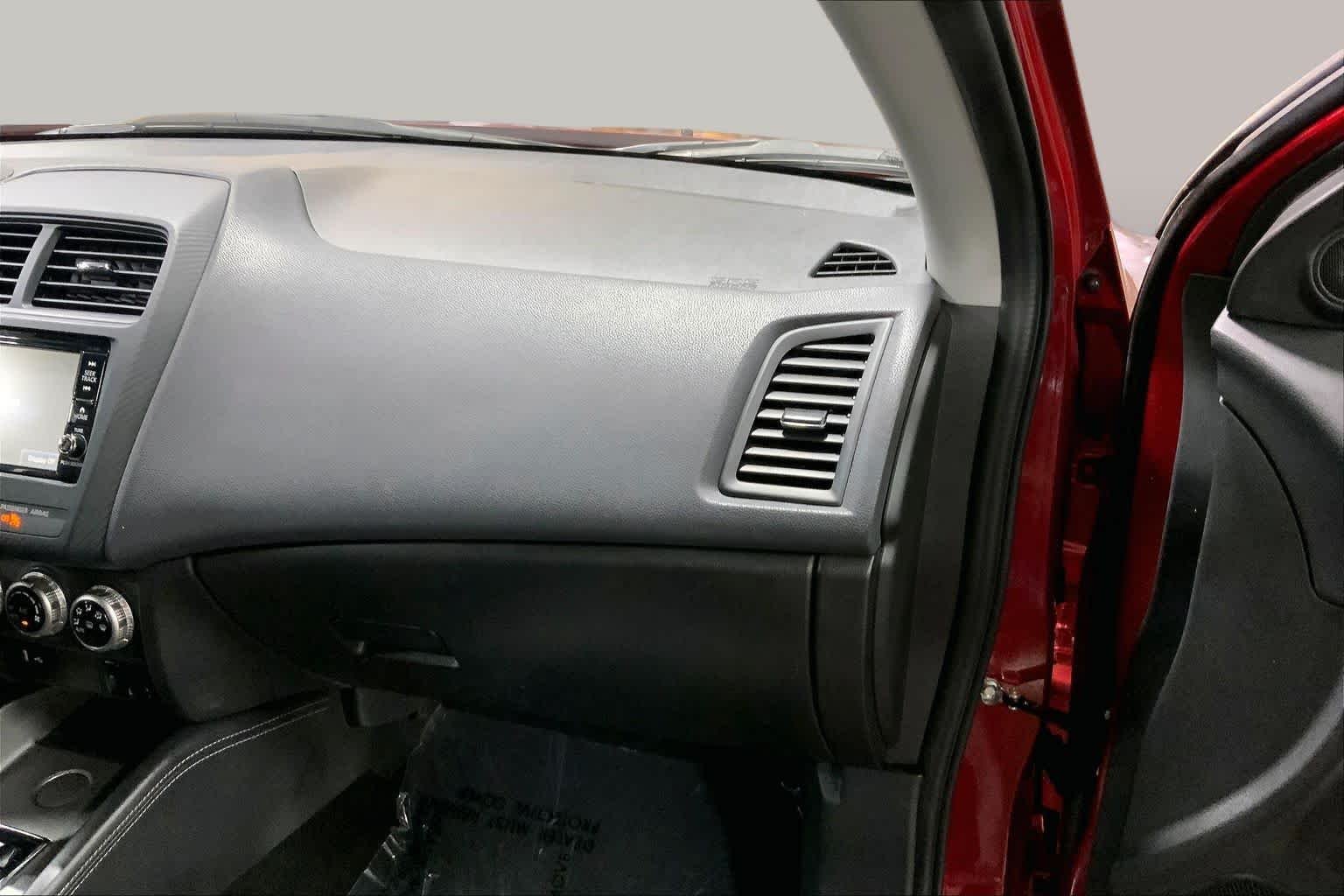 Used 2022 Red Diamond Mitsubishi ES image 19