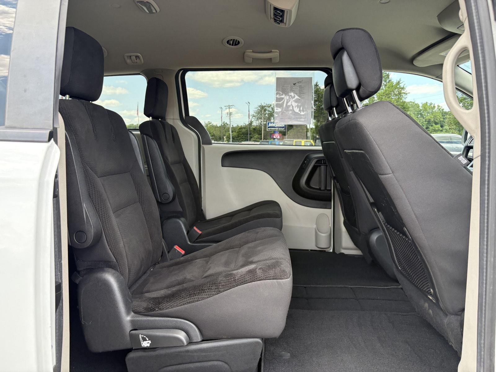 Used 2019 White Knuckle Clearcoat Dodge SE image 12