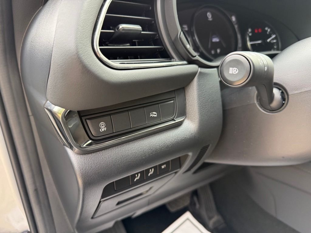 Used 2021 Silver Mazda Preferred image 16