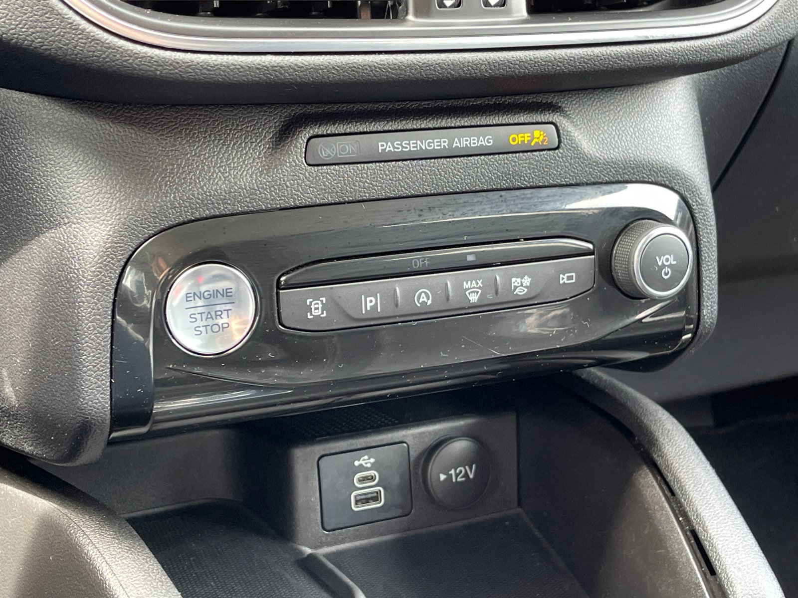Used 2024 Agate Black Metallic Ford Platinum image 23