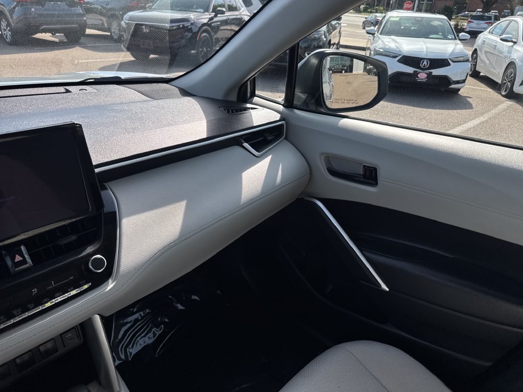 Certified Used 2025 Silver Toyota L image 30