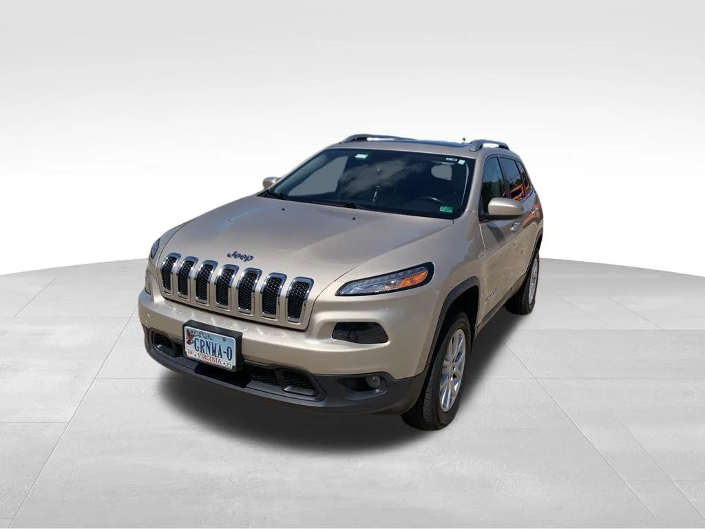 Used 2015 Beige Jeep Latitude image 3