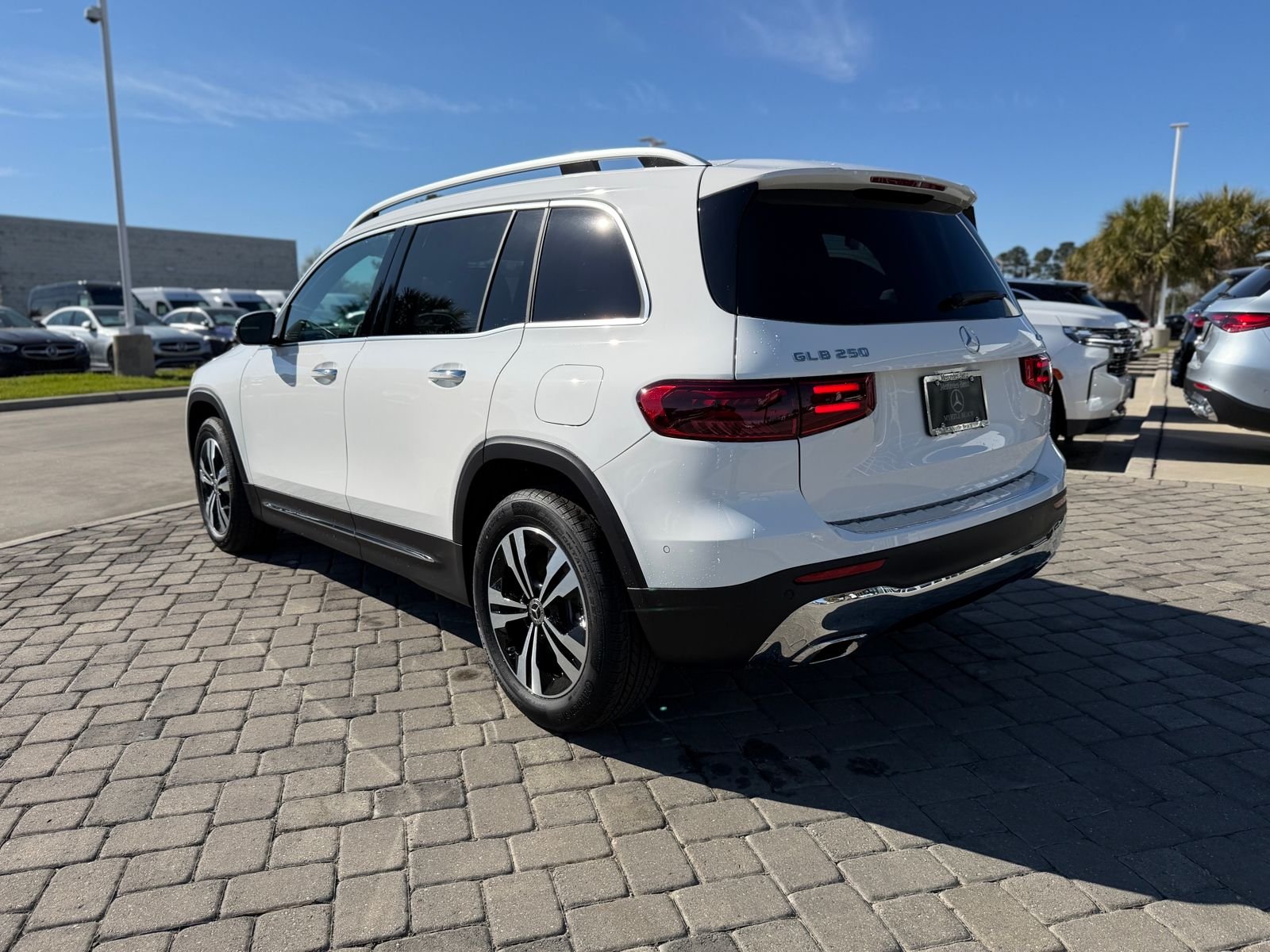 New 2026 Polar White Mercedes-Benz GLB 250 image 10