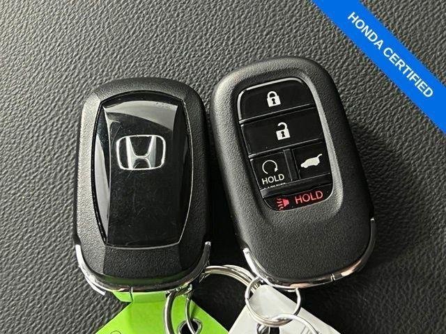 Used 2026 Platinum White Pearl Honda AWD EX image 33
