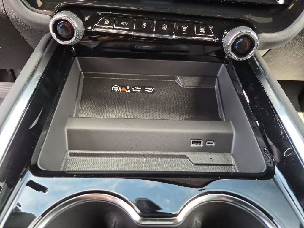 2027 Chevrolet Tahoe Z71 - Photo 21