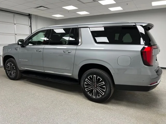 Used 2025 Gray GMC Elevation image 7