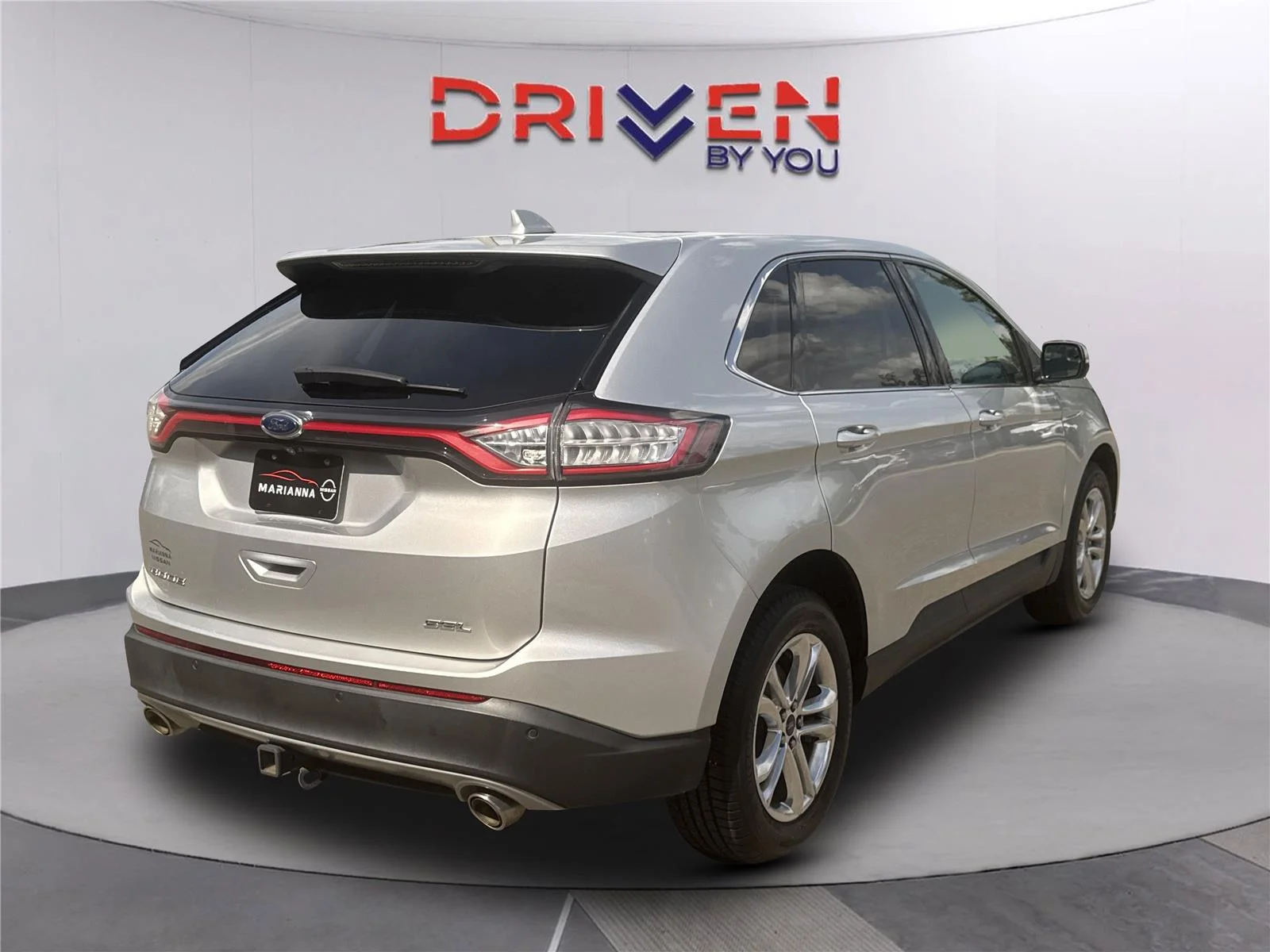 Used 2018 Ingot Silver Ford SEL image 4