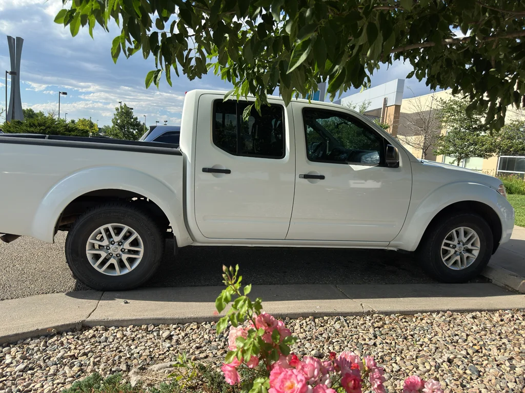 Used 2016 Glacier White Nissan SV image 16