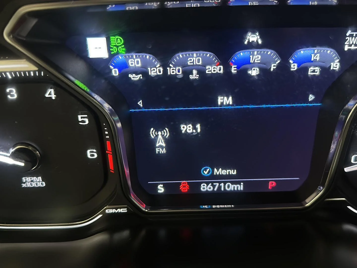 Used 2020 White Frost Tricoat GMC Denali image 21