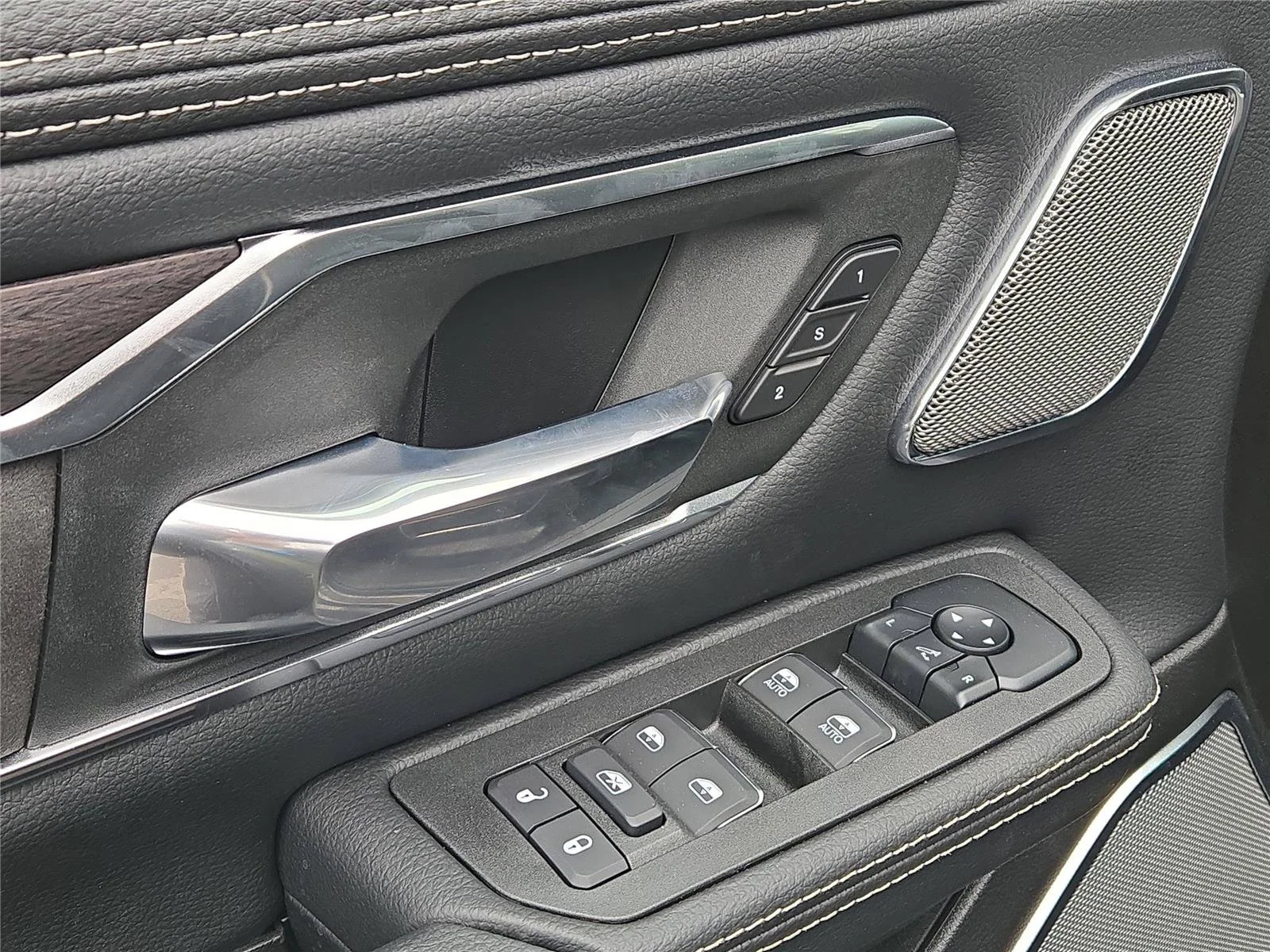 2026 RAM 1500 Laramie - Photo 14