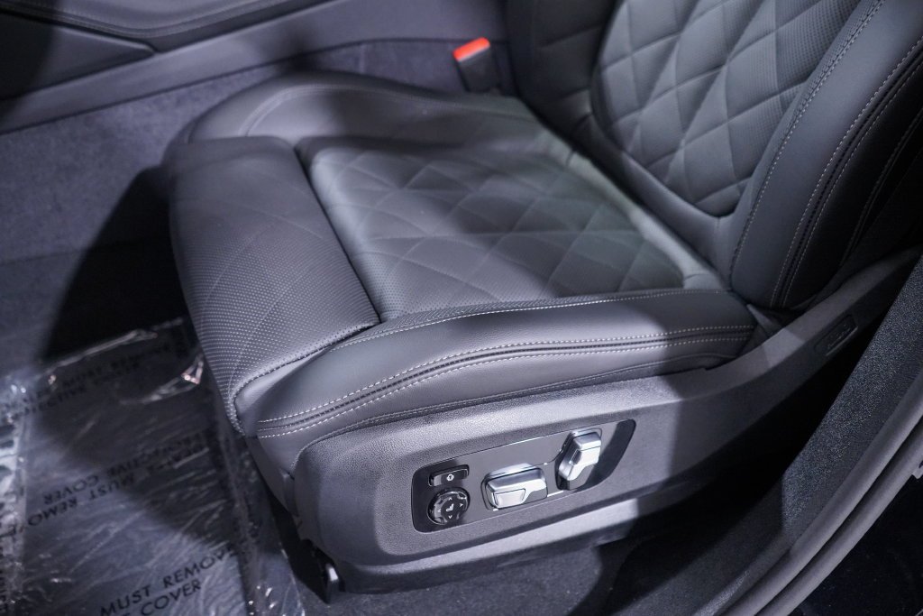 2026 BMW X6 M60i - Photo 8