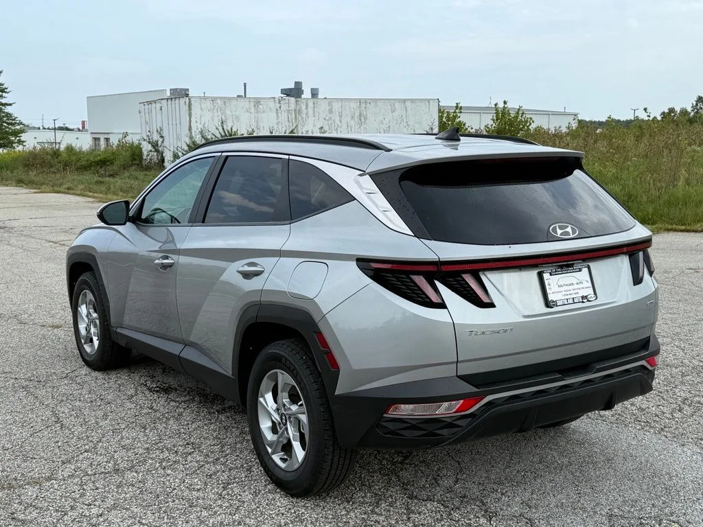 Used 2022 Silver Hyundai SEL image 6