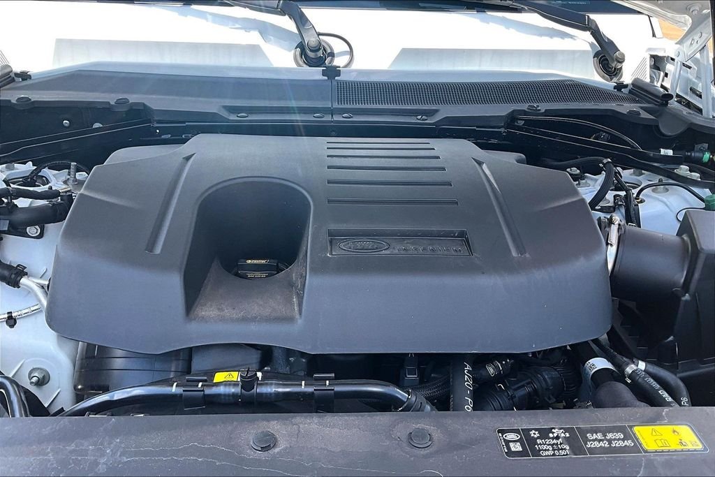 Certified Used 2025 Fuji White Land Rover X-Dynamic SE image 9