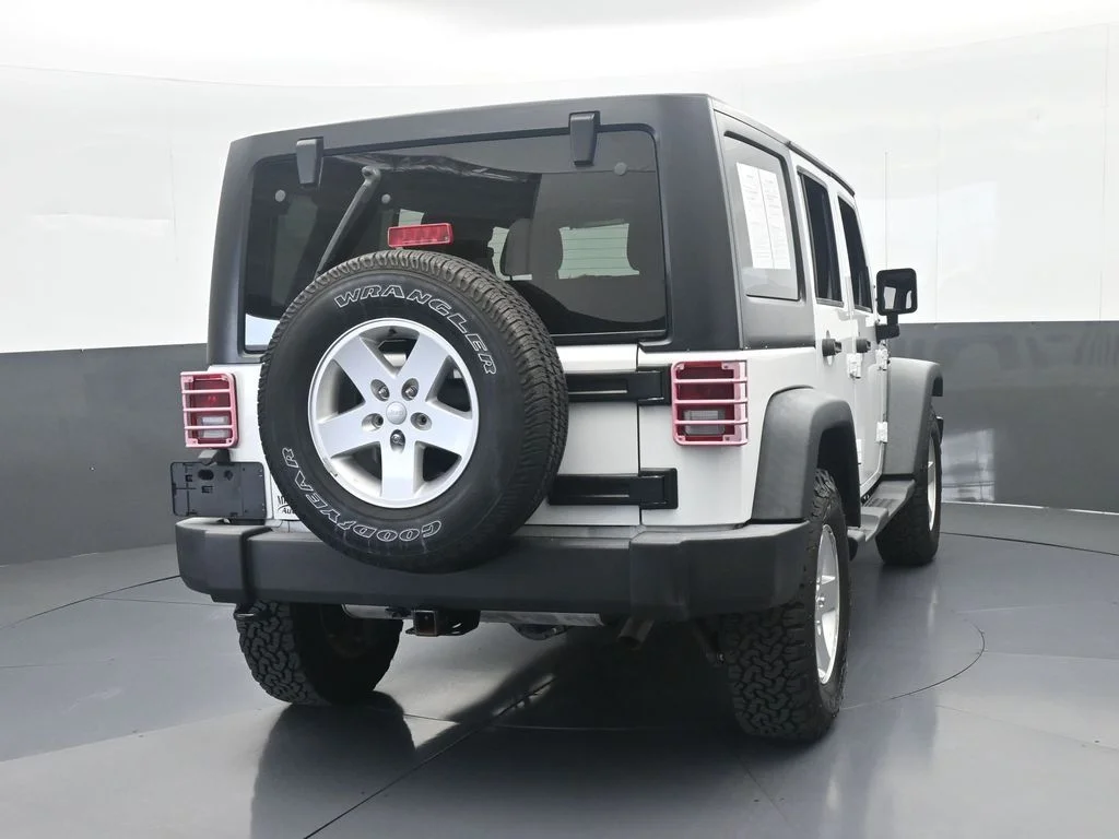 Used 2018 Bright White Clearcoat Jeep Unlimited Sport image 4