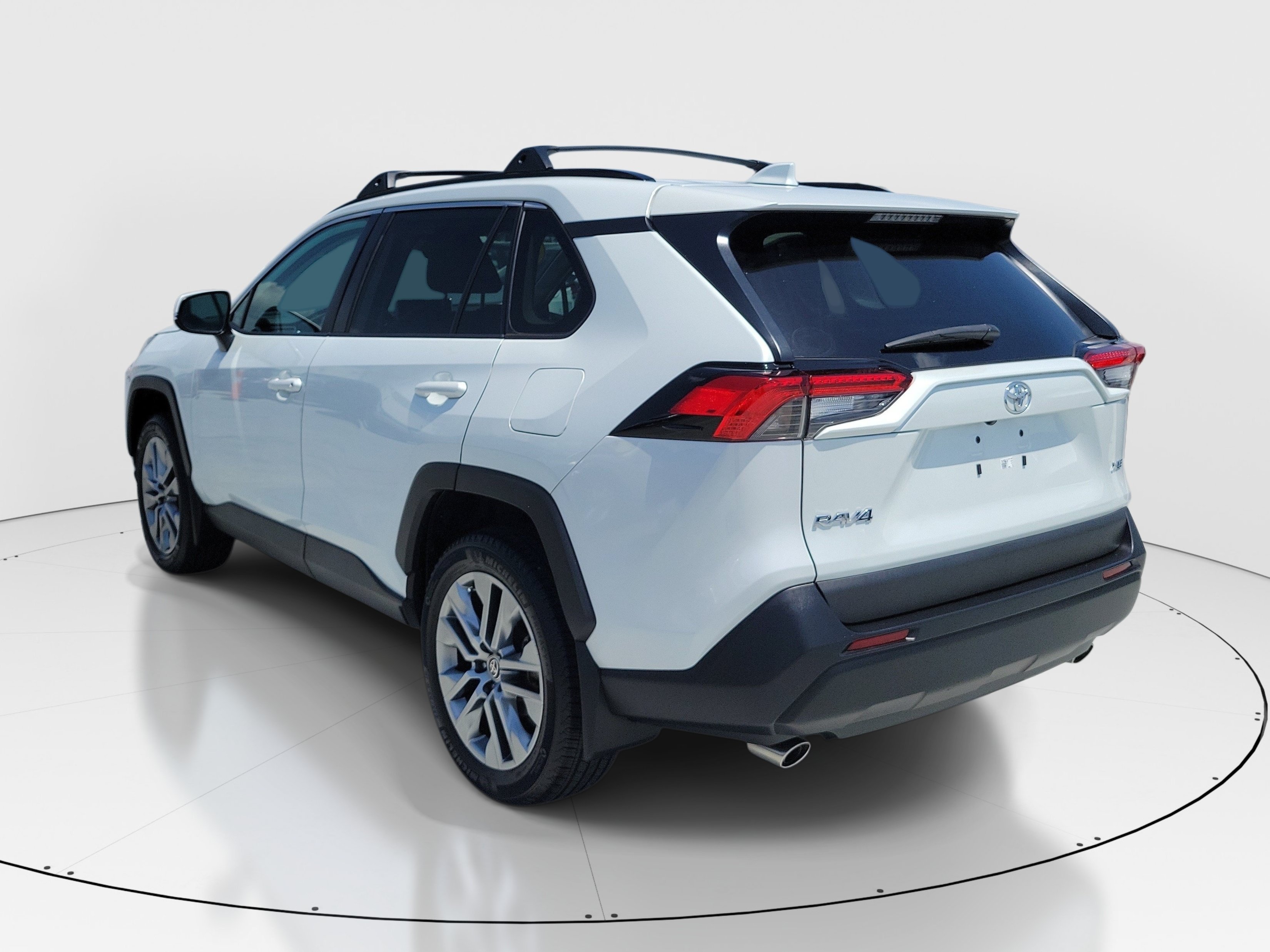 Certified Used 2023 Pearl Toyota XLE Premium image 4