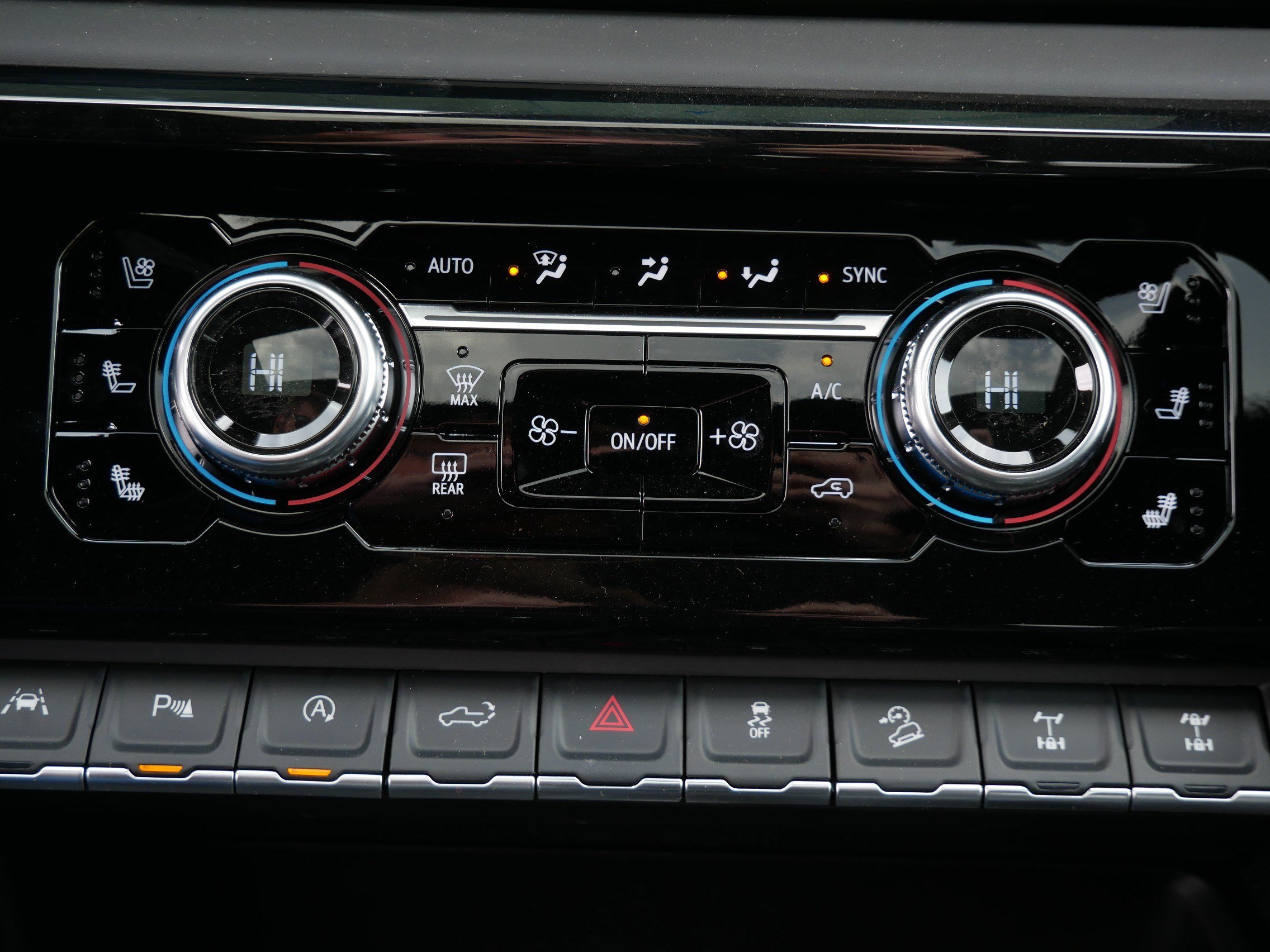 2026 GMC Sierra 1500 AT4X - Photo 8