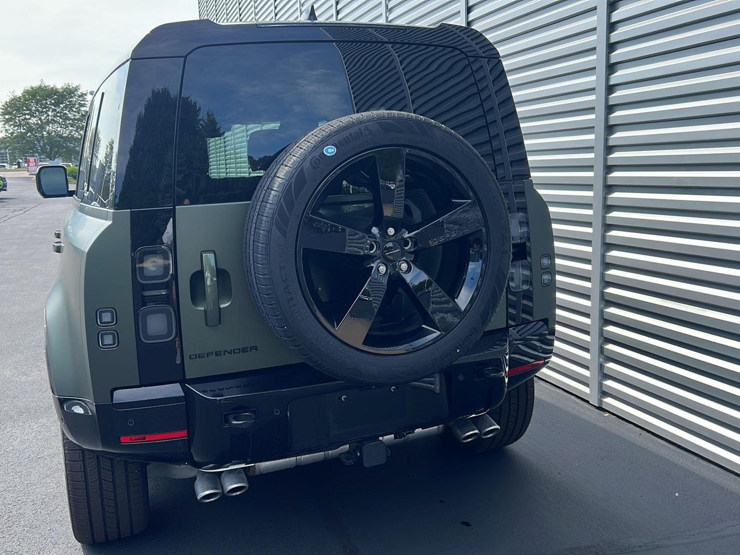 2026 Land Rover Defender X-Dynamic SE - Photo 4