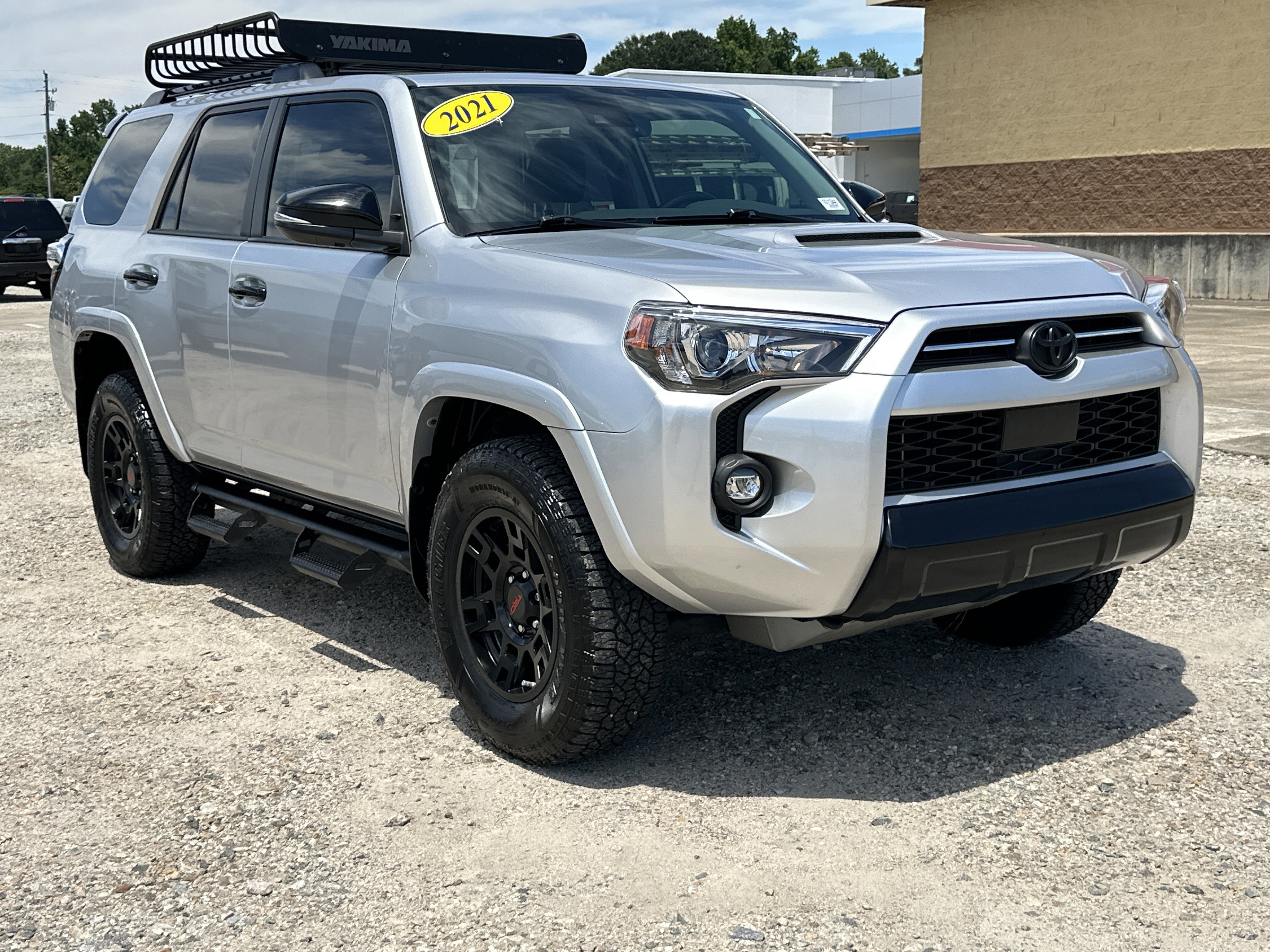 Used 2021 Classic Silver Metallic Toyota Venture image 3