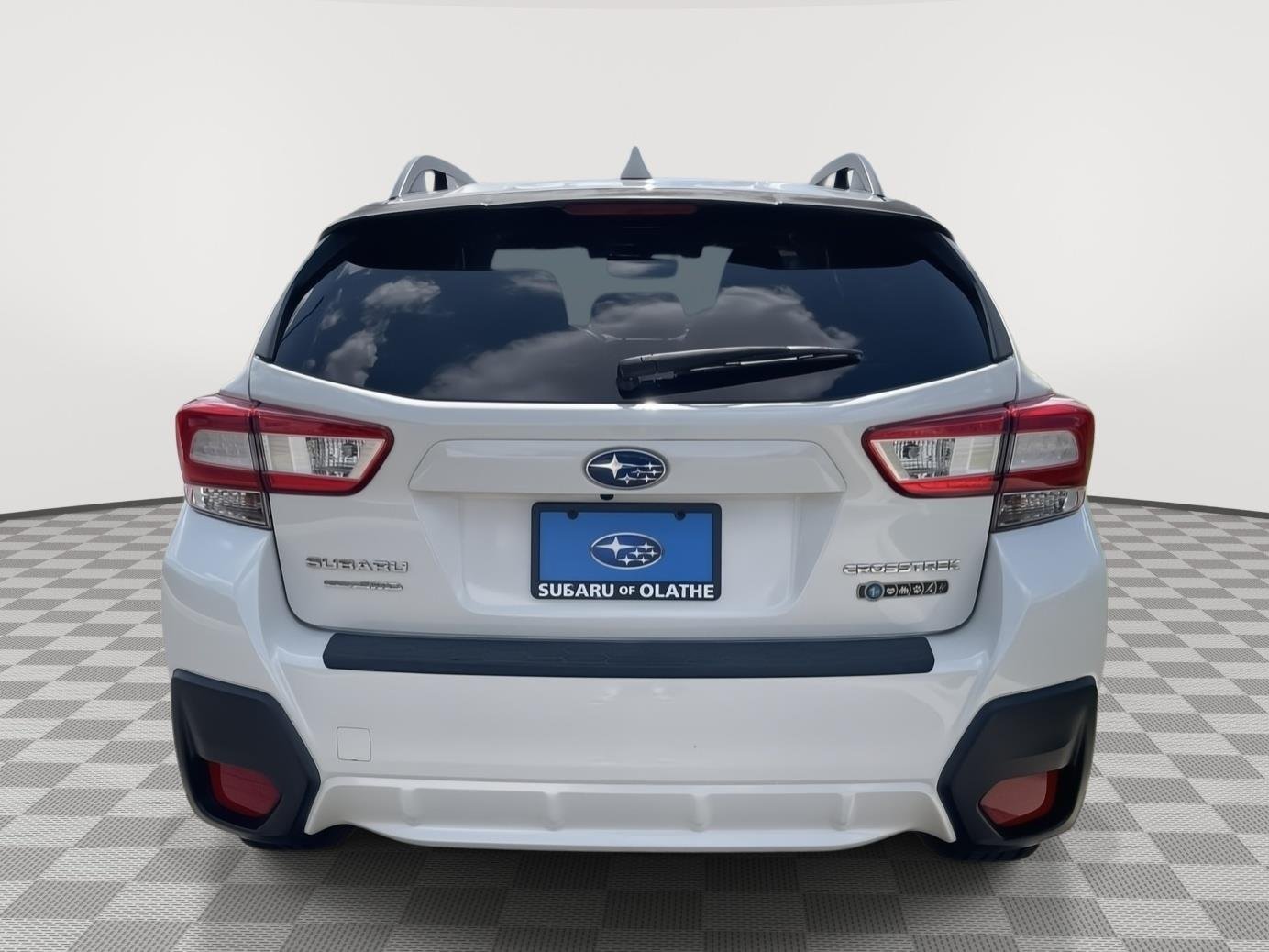 Used 2018 Crystal White Pearl Subaru Premium image 14
