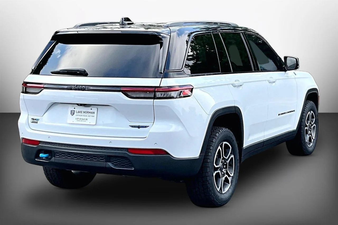 Used 2023 White Jeep Trailhawk 4xe image 8