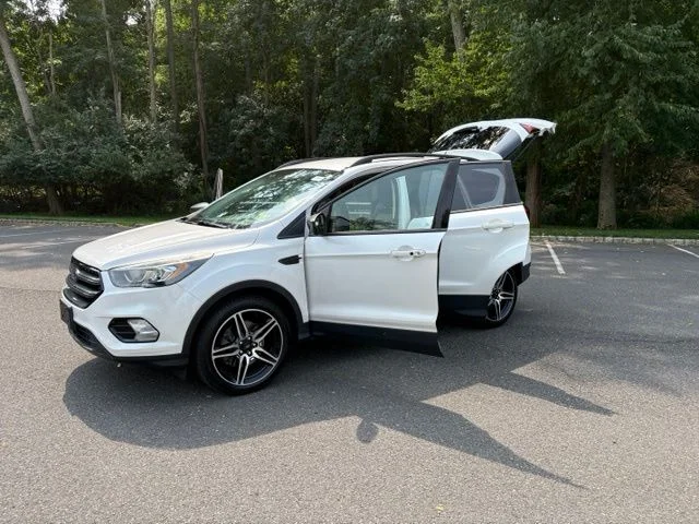 Used 2019 White Platinum Clearcoat Metallic Ford SEL image 27