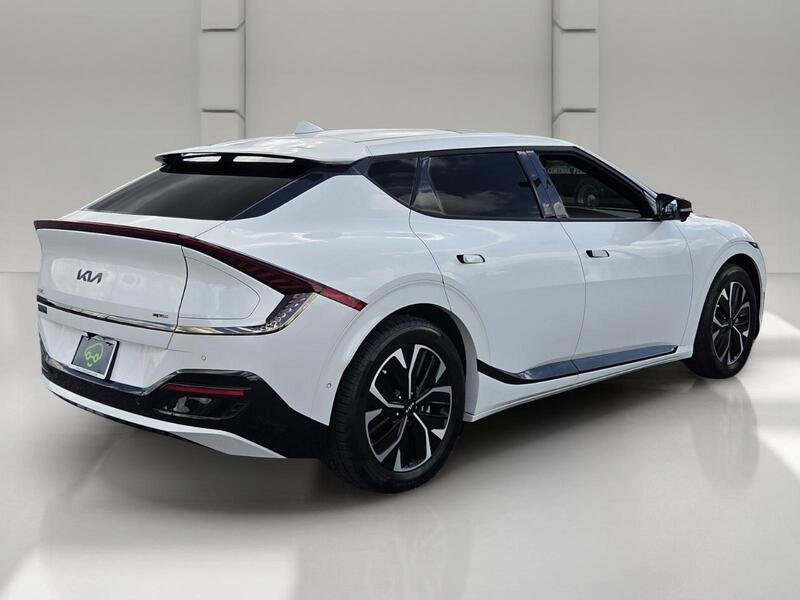 Used 2023 Snow White Pearl KIA GT-Line RWD image 5
