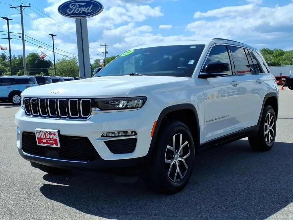 Used 2025 White Jeep Limited image 18