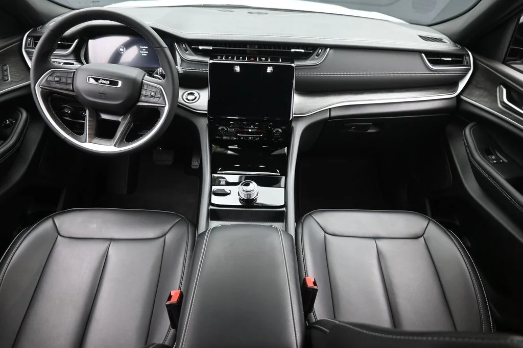 Used 2025 White Jeep Limited image 17