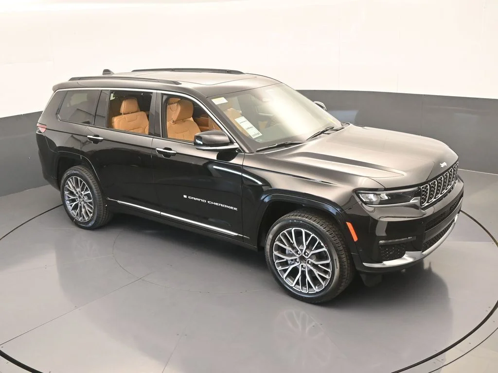 New 2025 Diamond Black Crystal Pearl-Coat Exterior Paint Jeep Summit image 53