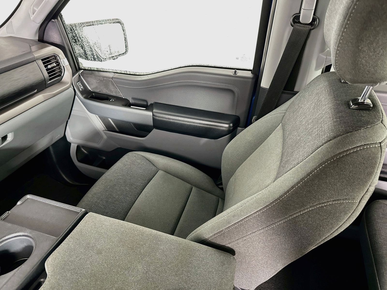 Used 2024 Atlas Blue Metallic Ford XLT image 23