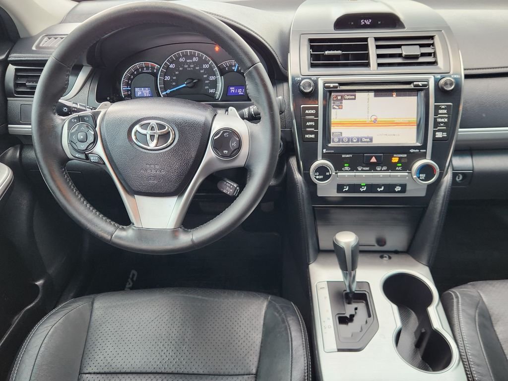 Used 2014 Blizzard Pearl Toyota SE image 27