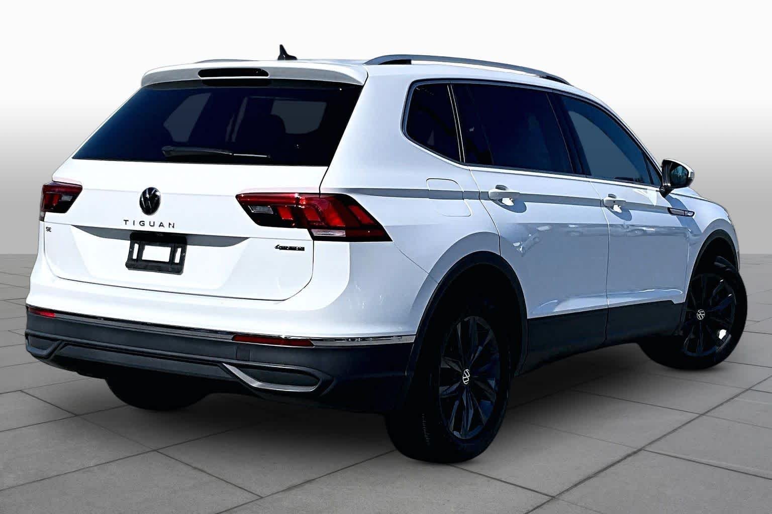 Used 2022 Pure White Volkswagen SE image 13
