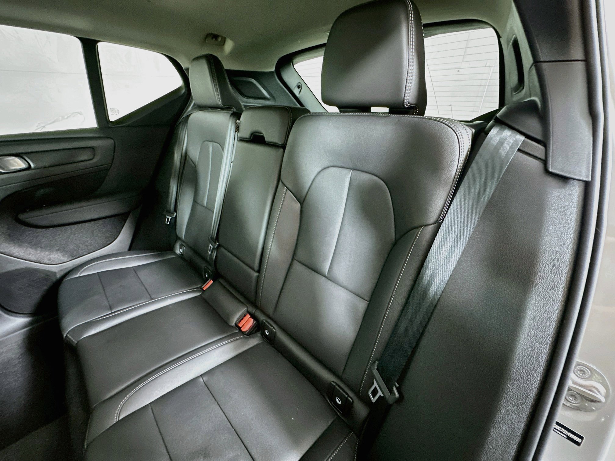 2025 Volvo XC40 Plus - Photo 24