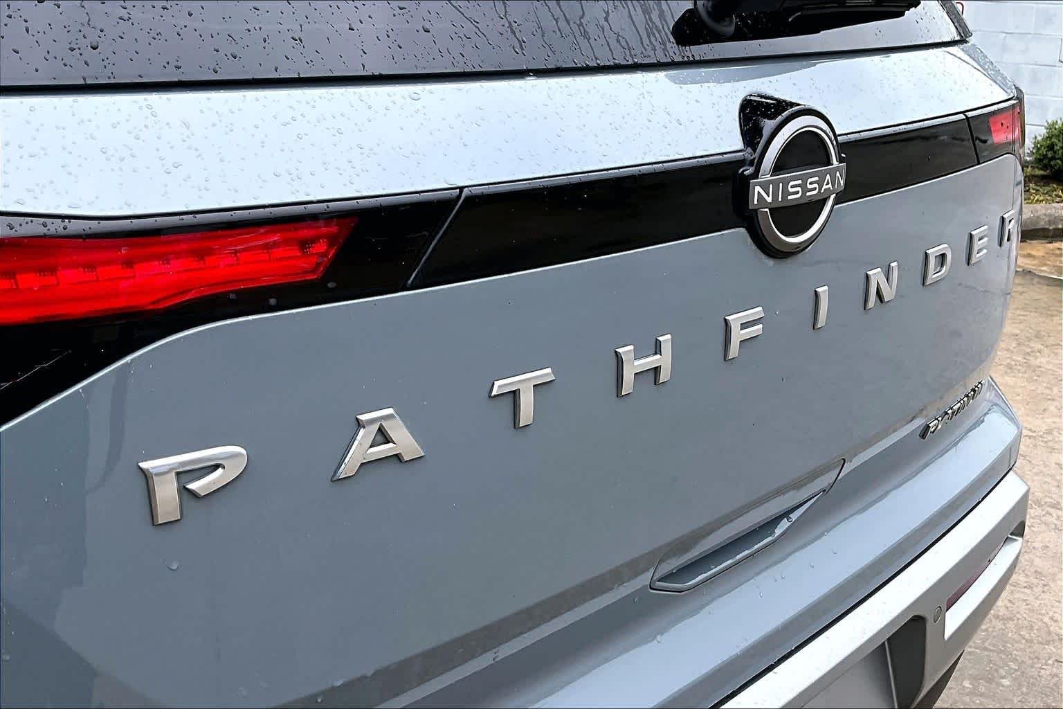 Used 2022 Boulder Gray Pearl Nissan Platinum image 31
