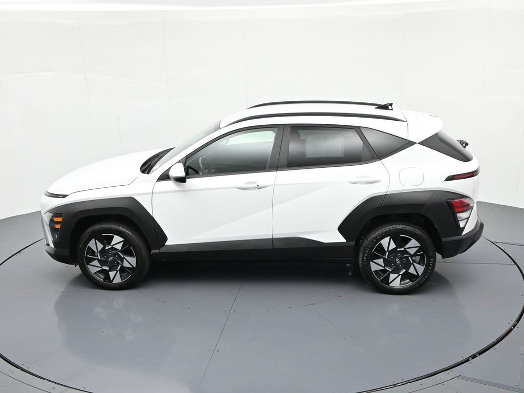 Used 2025 White Hyundai SEL AWD image 19