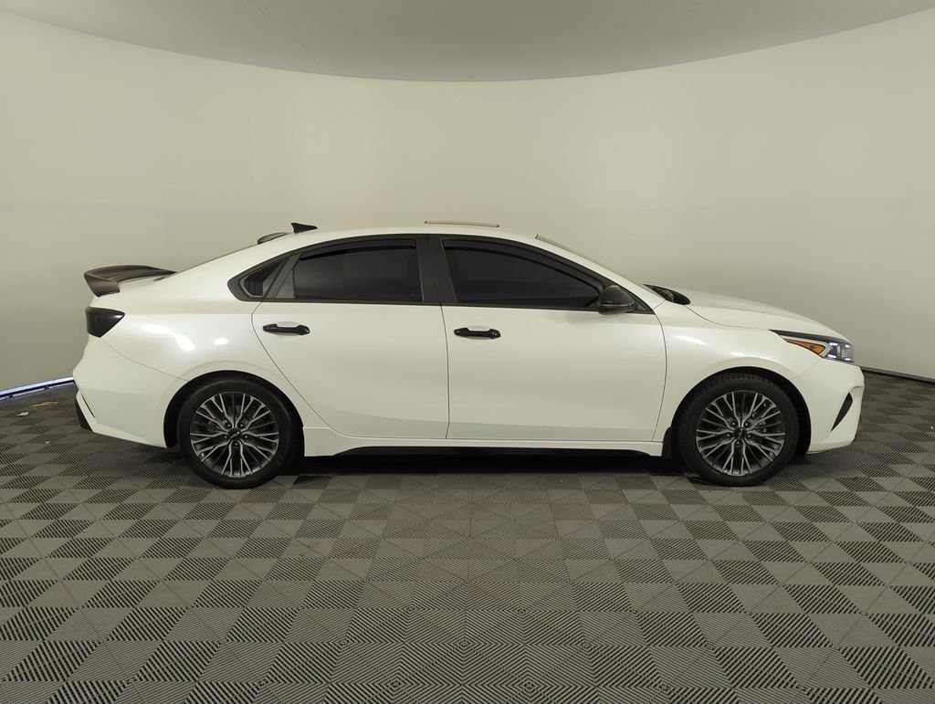 Used 2023 White Kia GT-Line image 8