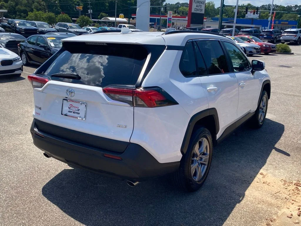 Used 2022 White Toyota XLE image 16