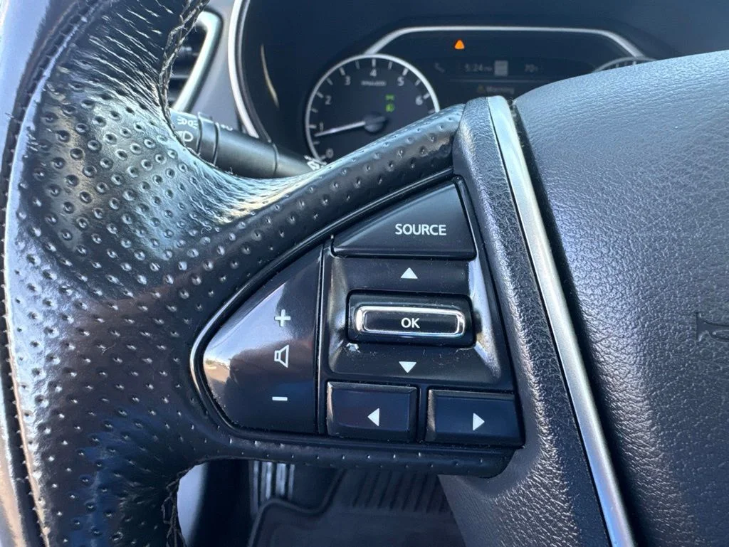 Used 2022 Scarlet Ember Nissan Platinum image 17