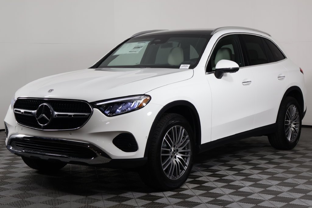 New 2027 Polar White Mercedes-Benz GLC 300 image 1