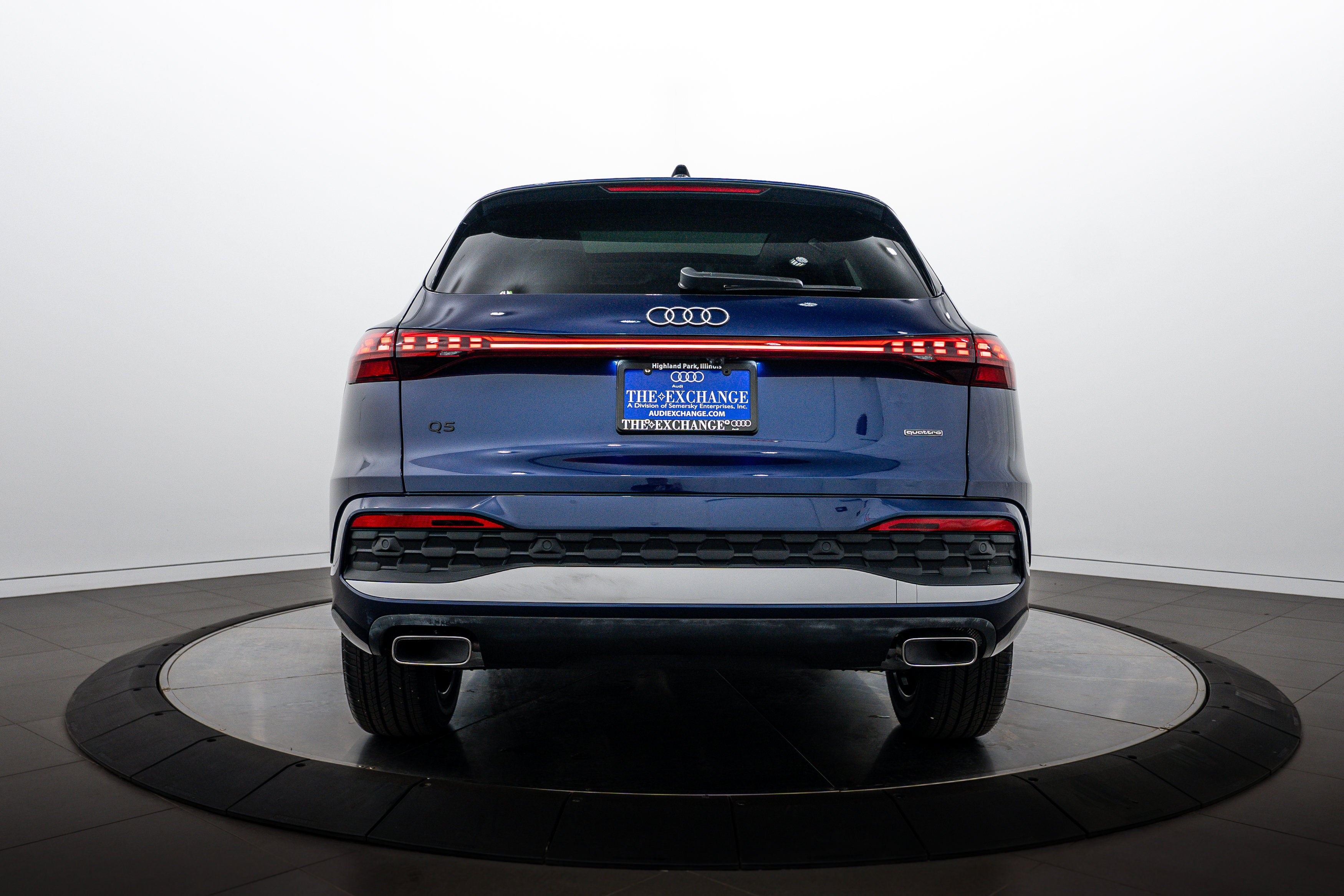 Used 2025 Navarra Blue Metallic Audi Premium image 20