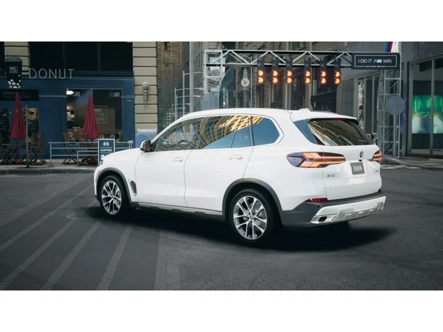 New 2026 Alpine White BMW xDrive40i image 2