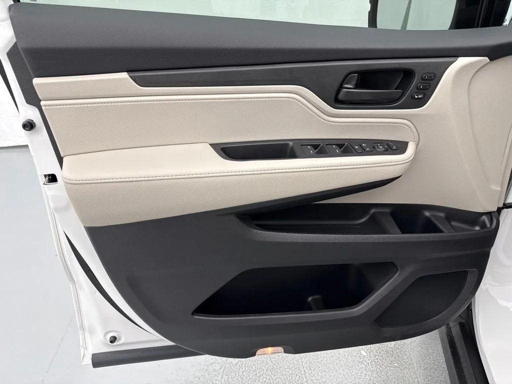 New 2026 Platinum White Pearl Honda EX-L image 17